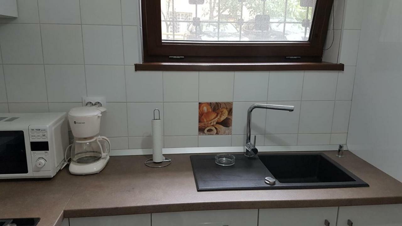 Tina Apartament 2 ไกรโอวา ภายนอก รูปภาพ