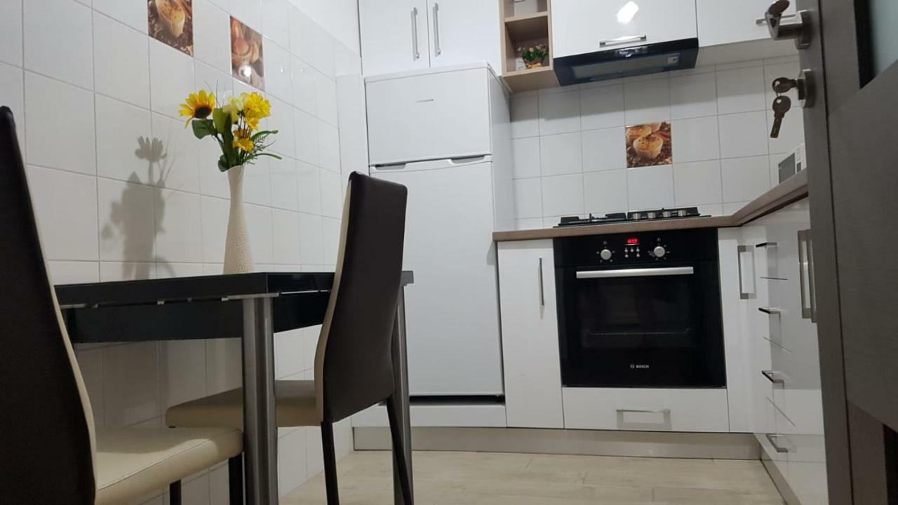 Tina Apartament 2 ไกรโอวา ภายนอก รูปภาพ